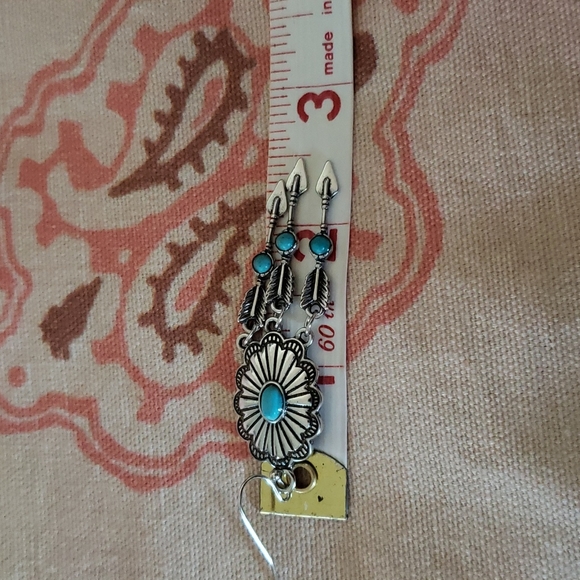 (B) Concho Earrings Arrow Earrings Tribal Turquoise Texas Cowgirl Vaquera Rodeo - Picture 7 of 9